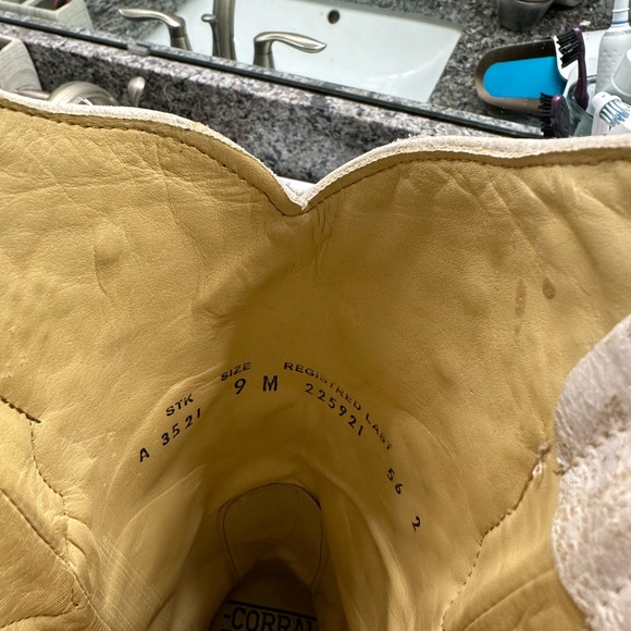 Embroidered Cream Western Boots - Picture 6 of 6